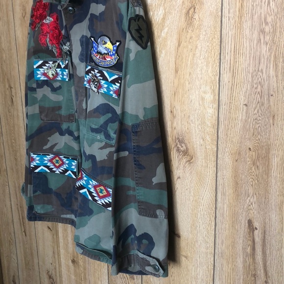 Very cute camo jacket with patches and fringe - Picture 4 of 6